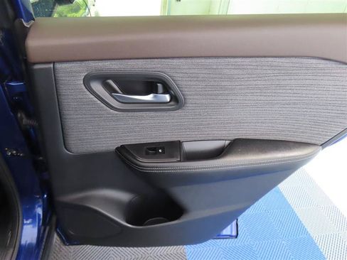 Used 2023 Nissan Rogue SV AWD/4WD image 32
