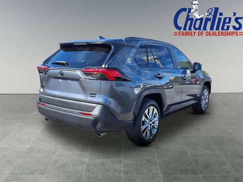 Used 2019 Toyota RAV4 XLE Premium image 4