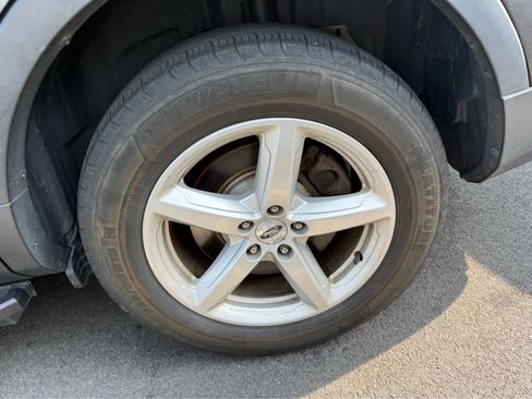 Used 2016 Ford Explorer XLT w/ Equipment Group 202A AWD/4WD image 3