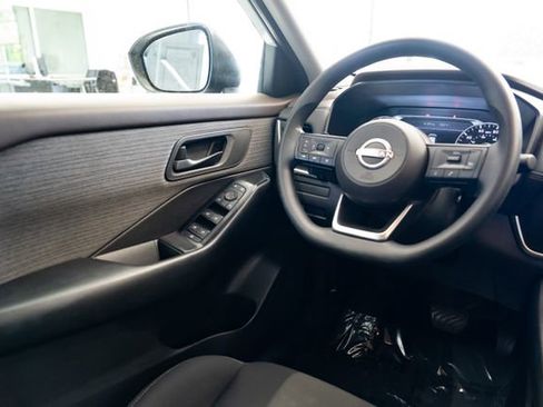 Used 2023 Nissan Rogue S AWD/4WD image 11