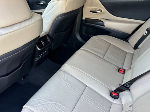 Used 2019 Lexus ES 300h w/ Accessory Package FWD image 27