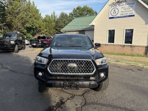 Used 2019 Toyota Tacoma TRD Off-Road AWD/4WD image 2