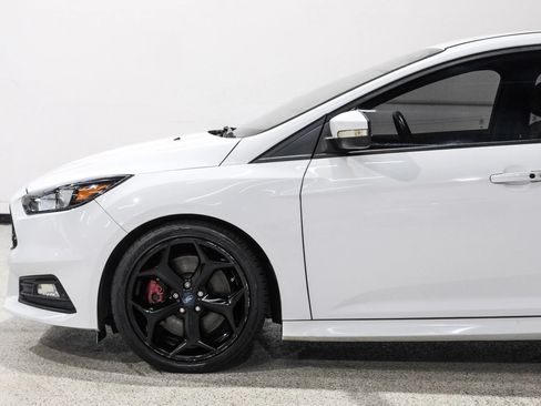 Used 2017 Ford Focus ST FWD image 9