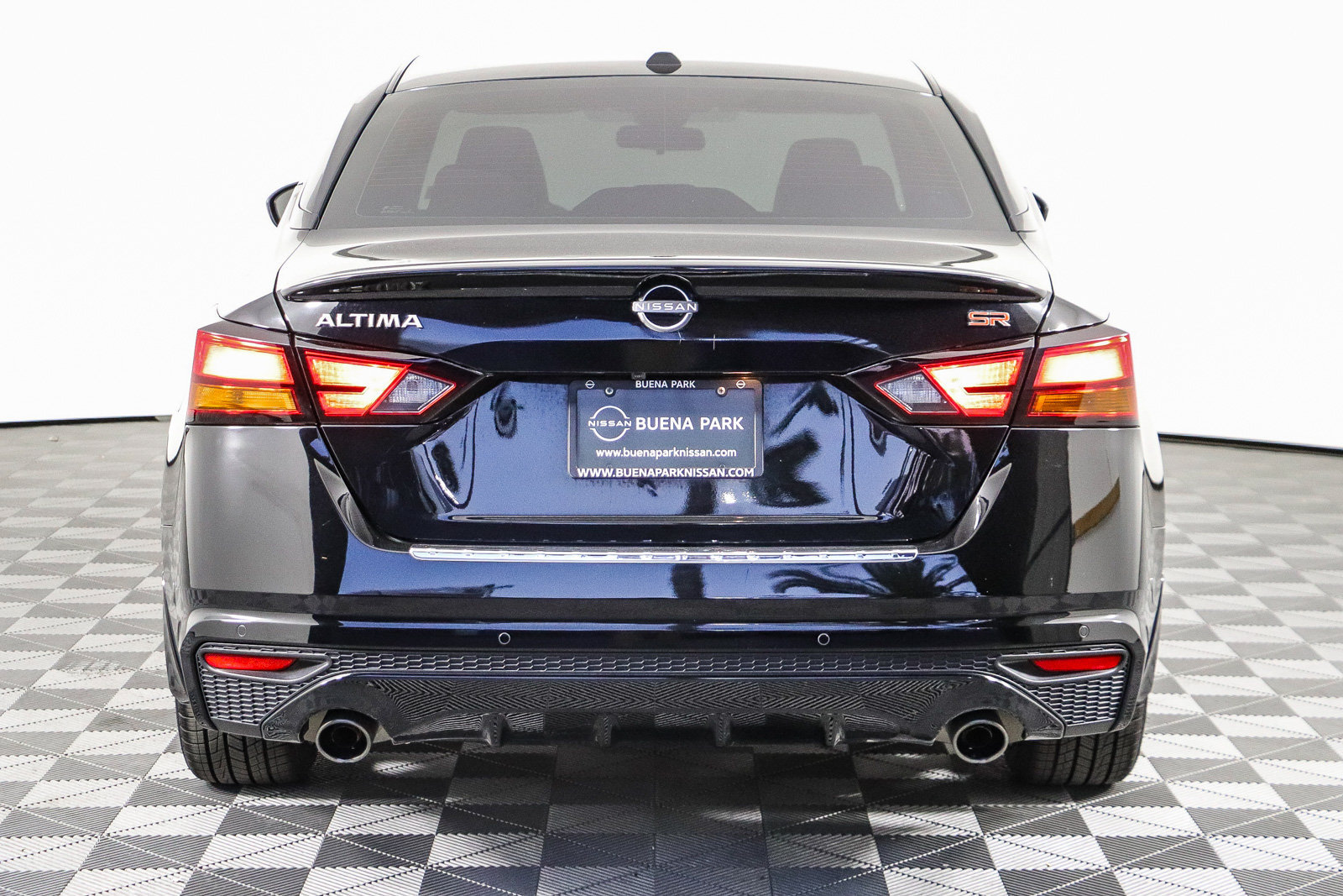 Used 2023 Nissan Altima 2.5 SR FWD image 7