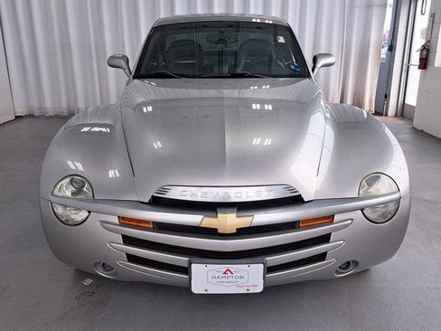 Used 2005 Chevrolet SSR w/ Preferred Equipment Group RWD image 3