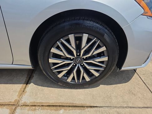 Used 2025 Nissan Altima 2.5 SV FWD image 28
