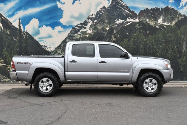 Used 2015 Toyota Tacoma 4x4 Double Cab w/ TRD Off-Road Package image 2