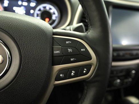 Used 2018 Jeep Cherokee Limited w/ Technology Group image 29