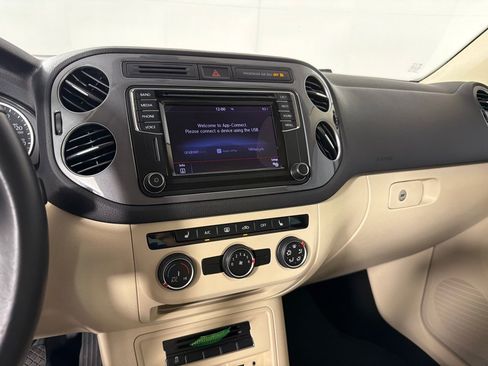 Used 2017 Volkswagen Tiguan Wolfsburg Edition FWD image 17