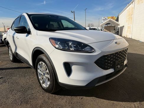Used 2022 Ford Escape SE image 3