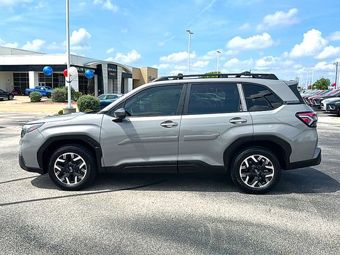 Used 2025 Subaru Forester Premium w/ Convenience Package #1 AWD/4WD image 5