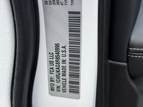 Used 2024 Jeep Grand Cherokee L Altitude AWD/4WD image 23