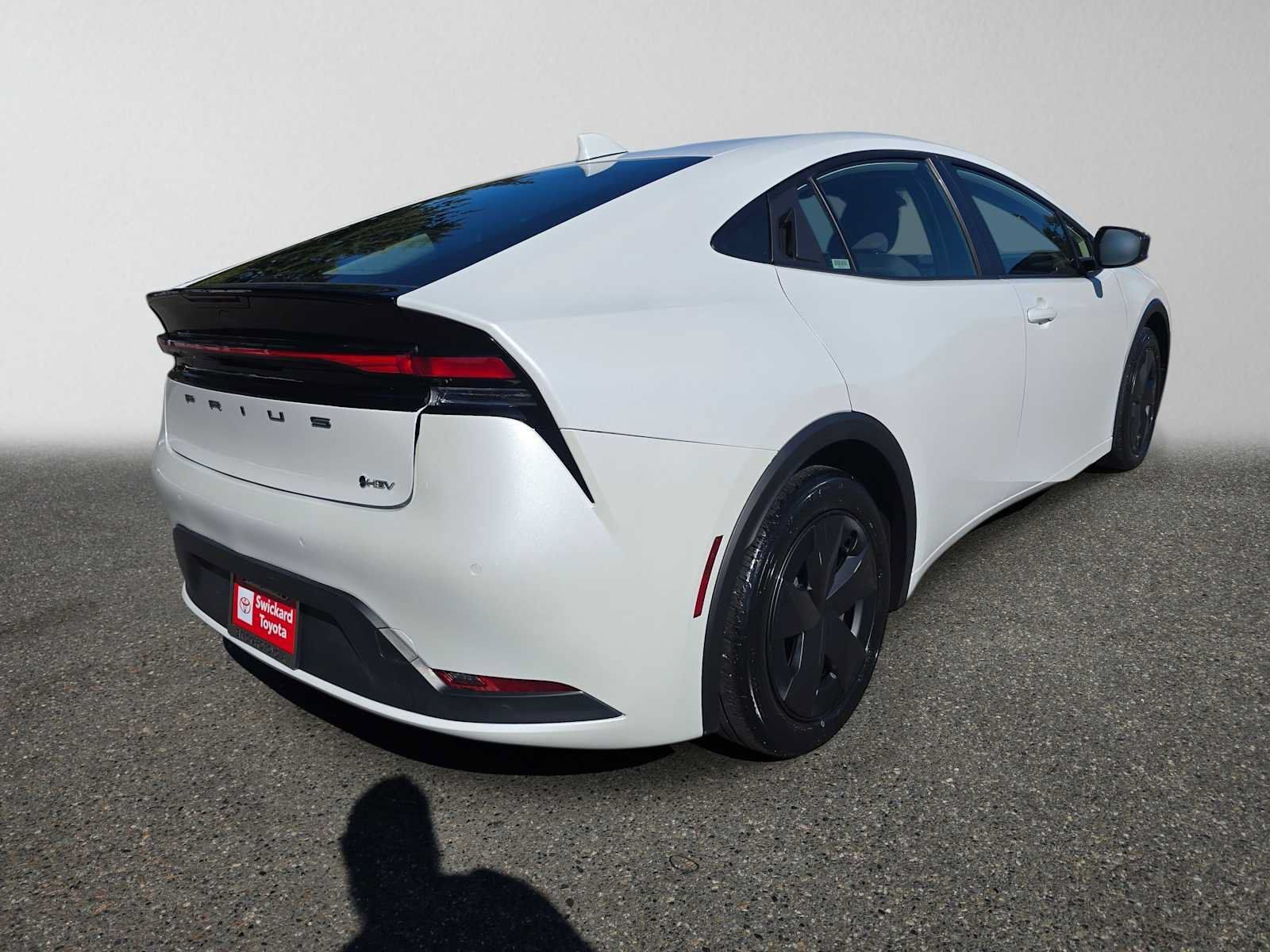 Certified 2025 Toyota Prius LE FWD image 3