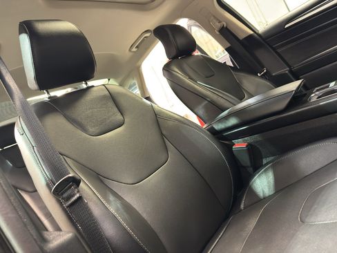 Used 2018 Ford Fusion Titanium image 22