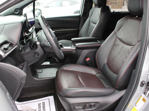 Used 2025 Toyota Sienna XSE w/ XSE Premium Package FWD image 16