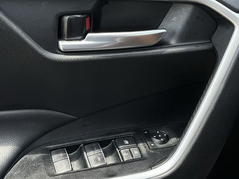 Used 2025 Toyota RAV4 XLE FWD image 21