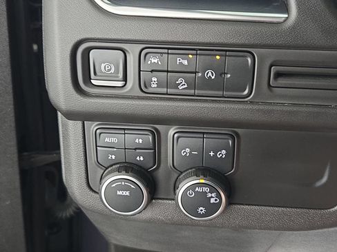 Used 2023 Chevrolet Tahoe Premier AWD/4WD image 23