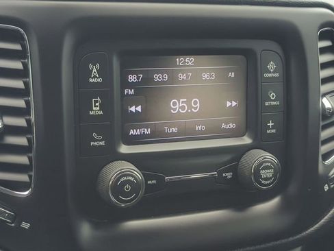 Used 2018 Jeep Compass Latitude FWD image 17