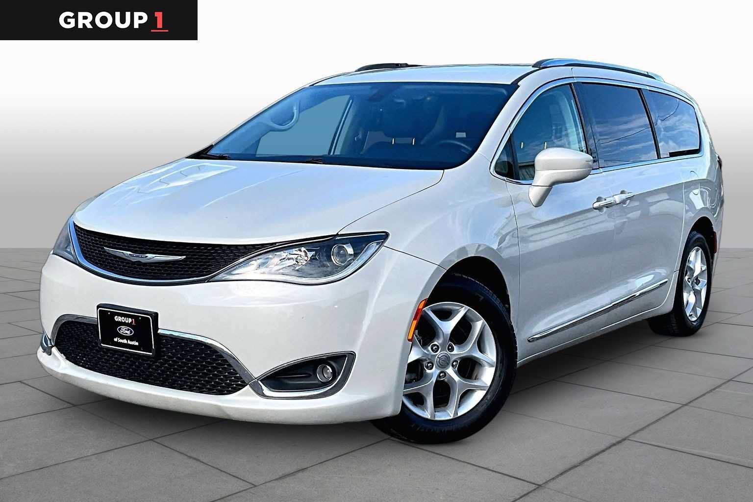Used 2017 Chrysler Pacifica Touring-L Plus w/ Tire & Wheel Group FWD image 1
