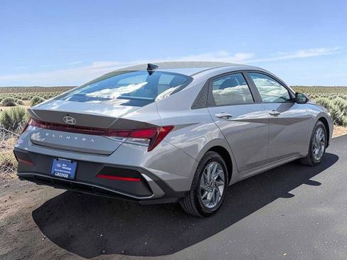 Used 2024 Hyundai Elantra SEL FWD image 6