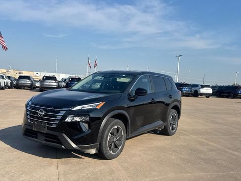 Certified 2025 Nissan Rogue SV FWD image 9