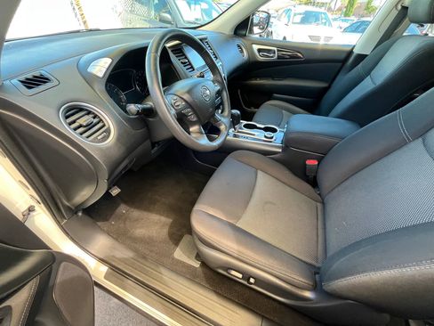 Used 2017 Nissan Pathfinder SV w/ Trailer Tow Package image 10