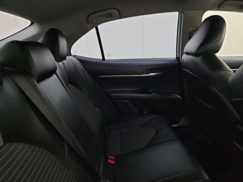 Used 2018 Toyota Camry SE image 19