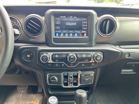 Used 2023 Jeep Gladiator Sport AWD/4WD image 17