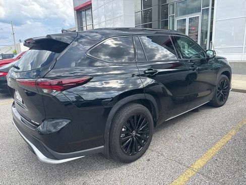 Used 2026 Toyota Highlander XSE AWD/4WD image 3