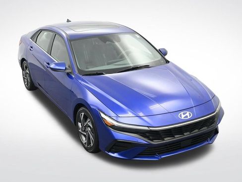 Used 2025 Hyundai Elantra SEL FWD image 22