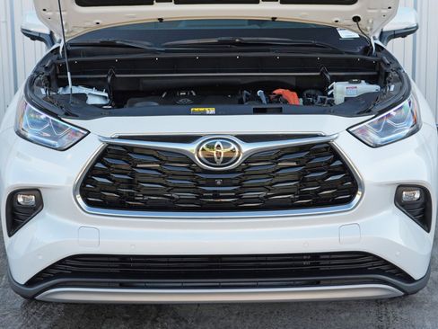 Used 2025 Toyota Highlander Limited image 8