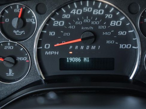 Used 2024 GMC Savana 2500 w/ Driver Convenience Package image 43