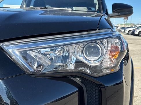 Used 2018 Toyota 4Runner SR5 image 10