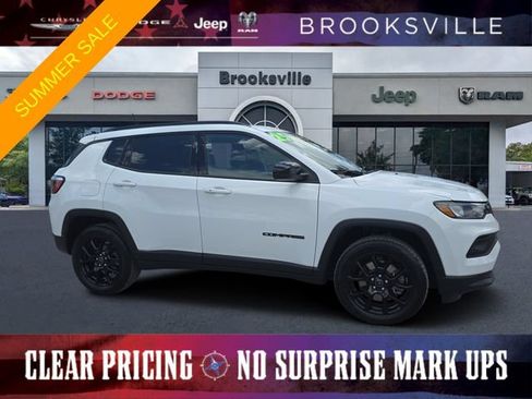 Certified 2025 Jeep Compass Latitude w/ Sun & Sound Group AWD/4WD image 1