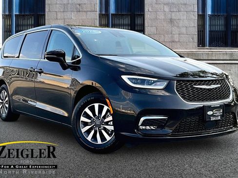Used 2024 Chrysler Pacifica Limited FWD image 1