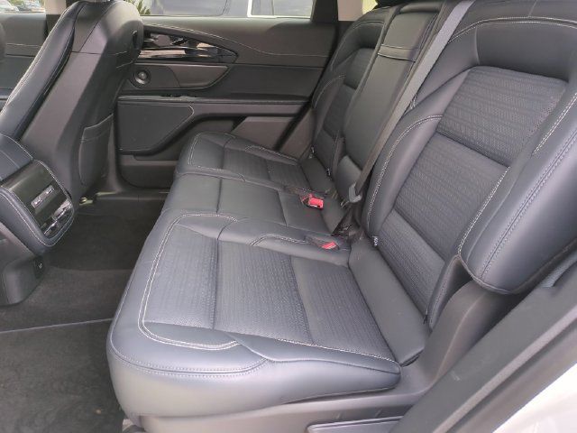 Used 2025 Lincoln Nautilus Reserve AWD/4WD image 25