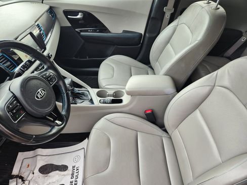 Used 2019 Kia Niro EX Premium image 7