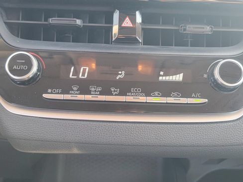 Used 2021 Toyota Corolla LE FWD image 25
