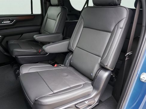 Used 2025 GMC Yukon XL Denali w/ Denali Reserve Package image 27