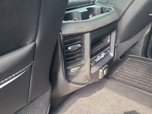 Used 2025 RAM 3500 Limited AWD/4WD image 11