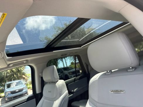 Used 2025 Ford Expedition Max Platinum AWD/4WD image 9