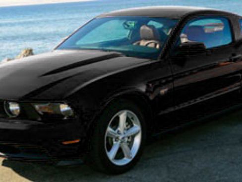 Used 2010 Ford Mustang GT image 1
