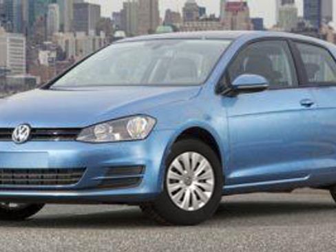Used 2015 Volkswagen Golf S image 1