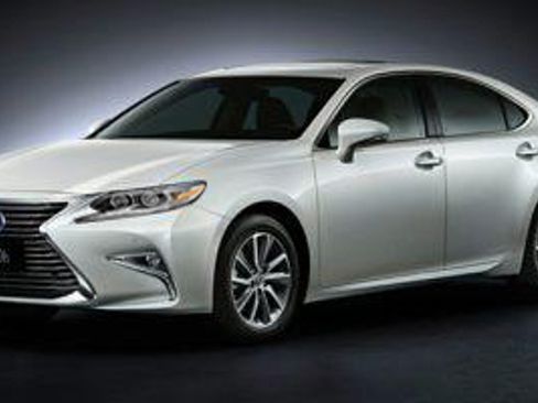 Used 2017 Lexus ES 300h image 1