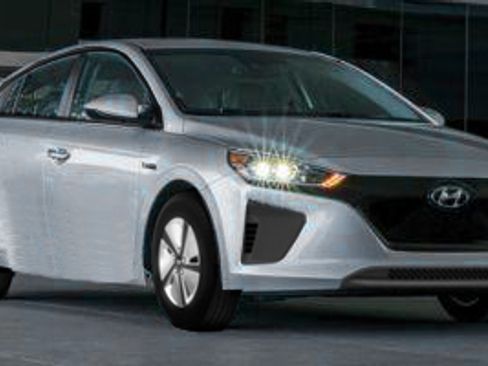 Used 2019 Hyundai Ioniq Plug-In Hybrid image 1