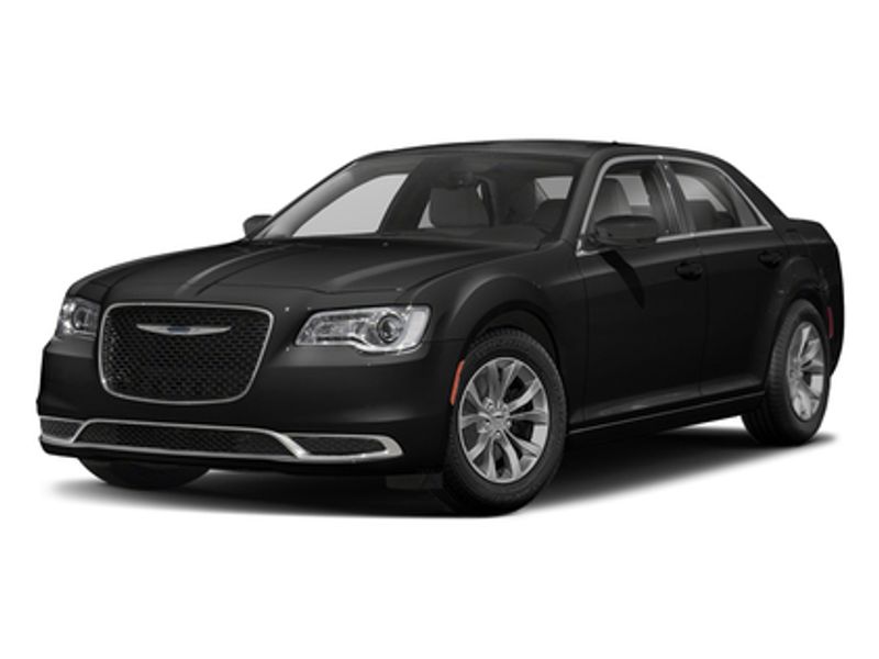 Used 2018 Chrysler 300 Touring L image 1