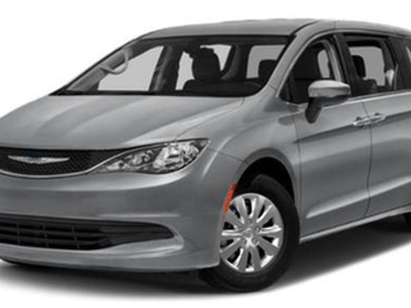Used 2019 Chrysler Pacifica L image 1