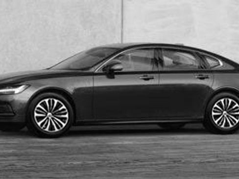 Used 2022 Volvo S90 B6 Momentum image 1
