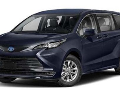 New 2025 Toyota Sienna XLE Woodland Edition