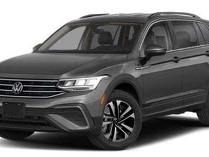 Certified 2024 Volkswagen Tiguan SE R-Line
